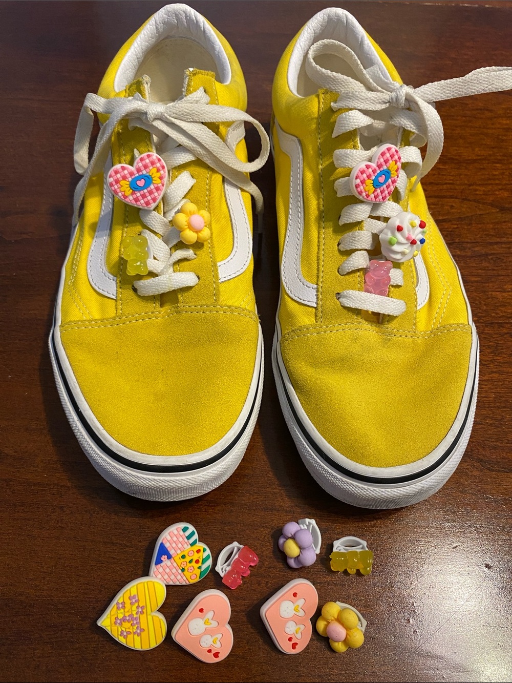 Vans Unisex Yellow shoes Women’s 10.5 Men’s 9 Free Shoe Charms💕